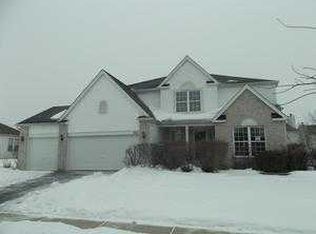 500 W Highplains Rd, Round Lake, IL 60073