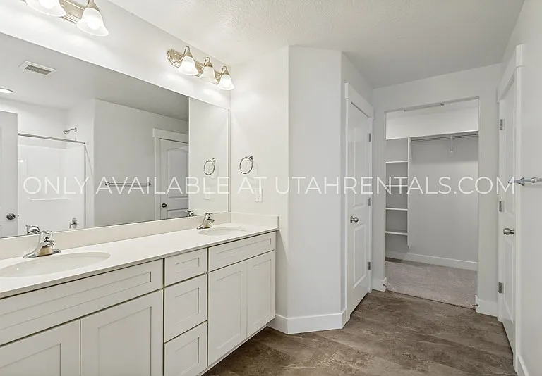 4237 W 2010 N — Photo 16