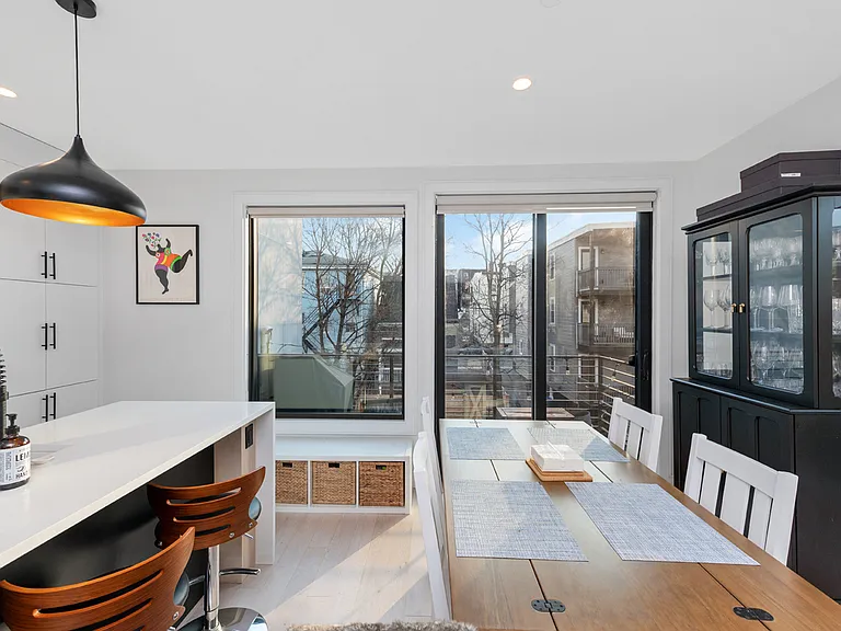 347 Maverick St #7 — Photo 9