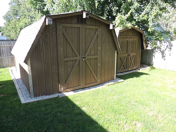 2nd image of 5711 Whitethorn Dr