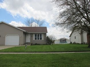 1462 Moluf St, Dekalb, IL 60115