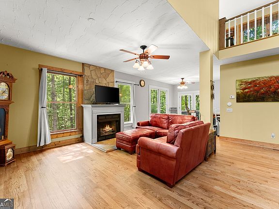 5th image of 544 Cameron Rd