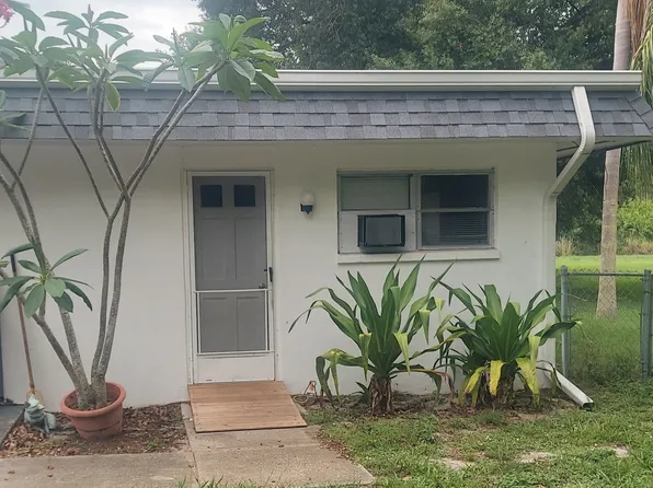 1984 Queen St, North Fort Myers, FL 33917