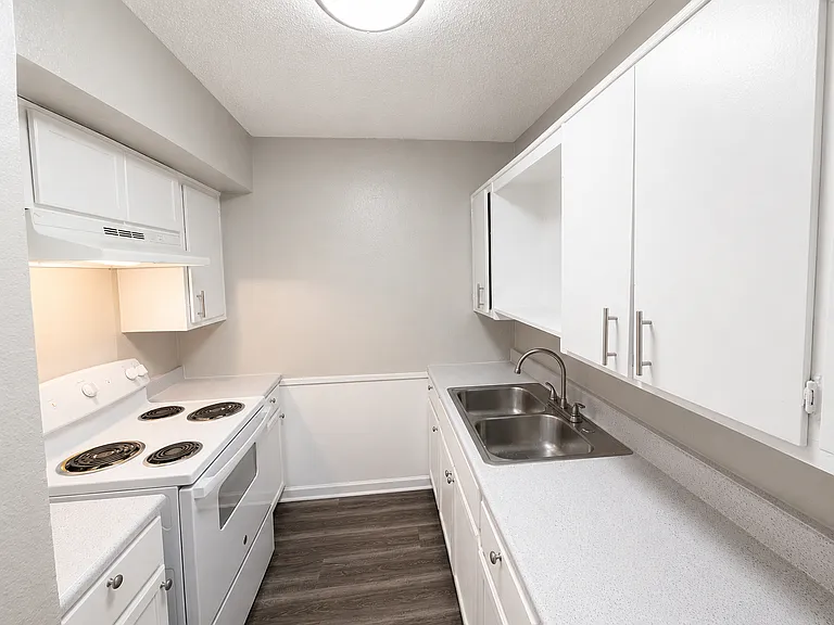 Spanish Cove Apartments — Photo 7