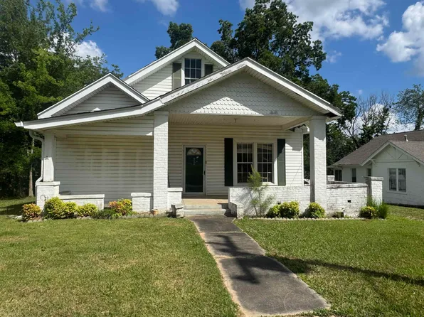 227 N 5th St, Selmer, TN 38375
