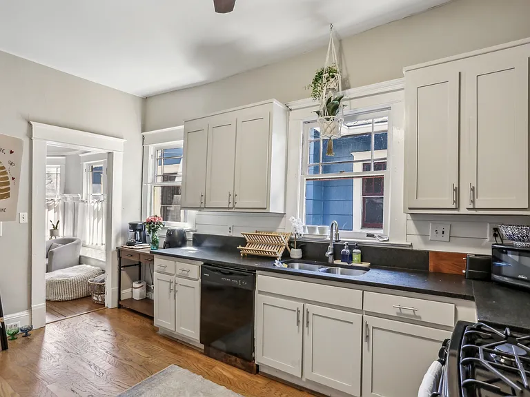 940 Austin Ave NE — Photo 13