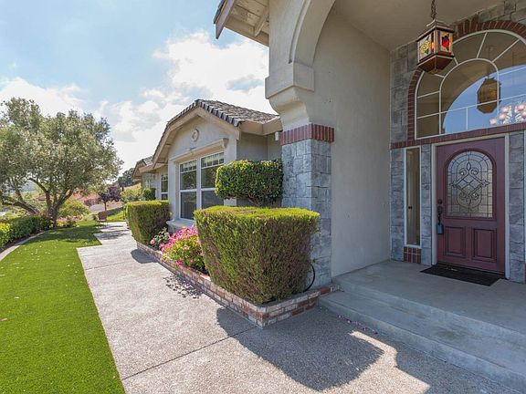 4th image of 352 Orchard Hill Rd