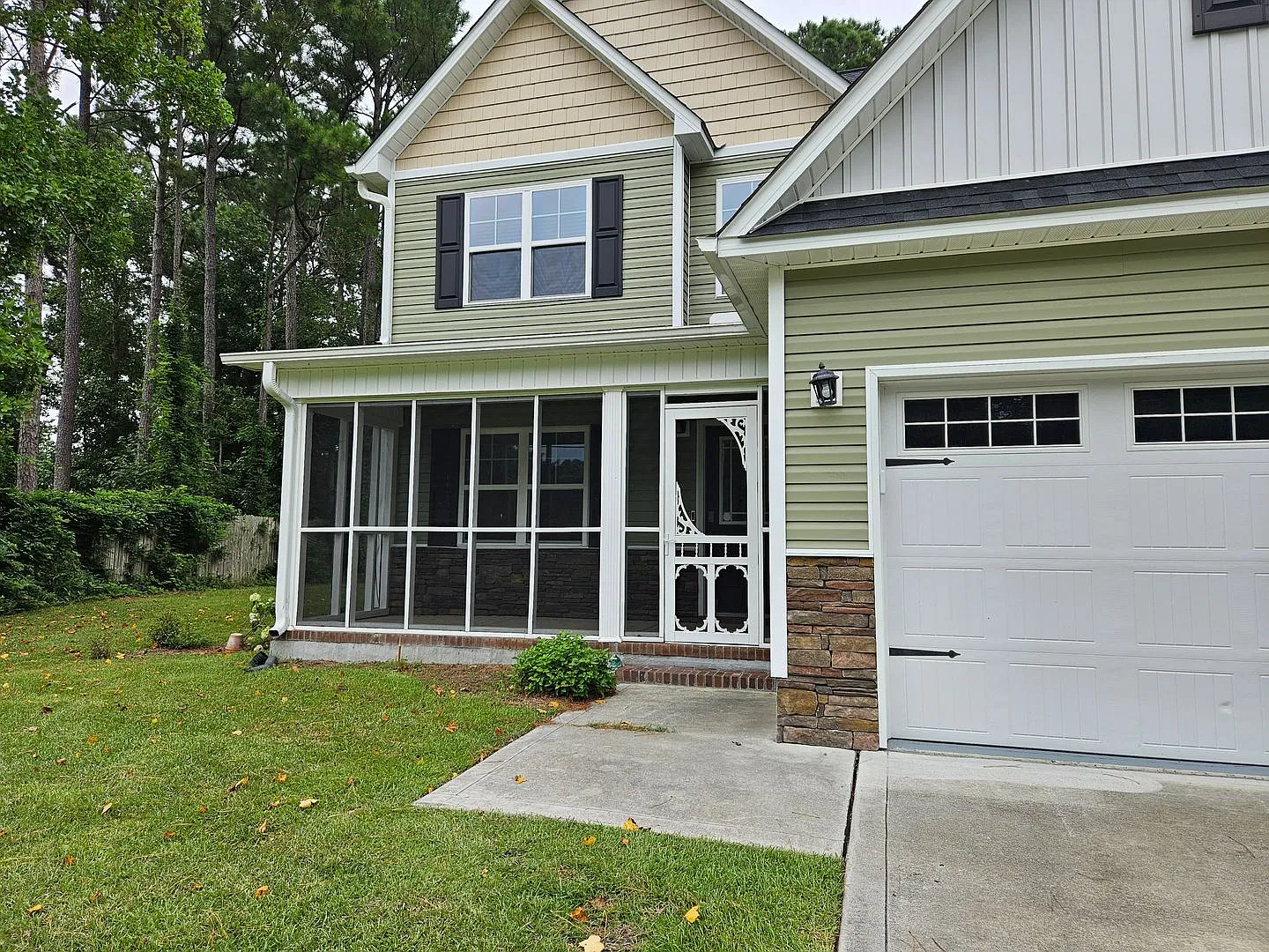 Charming 3-bedroom, 2-bathroom unfurnished home - No HOA - Sneads Ferry — Photo 2