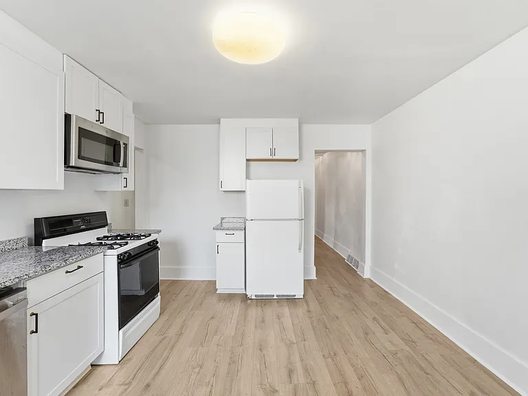 98 S 18th St — Photo 13