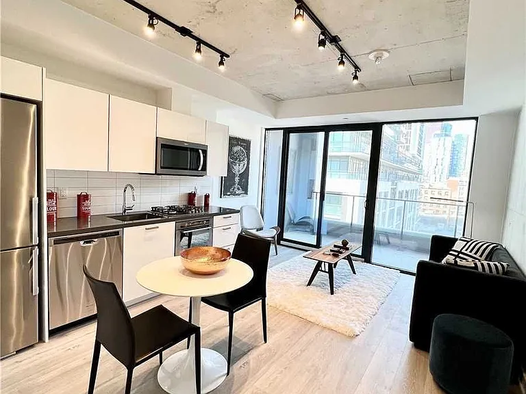 55 Ontario St #811 — Photo 2