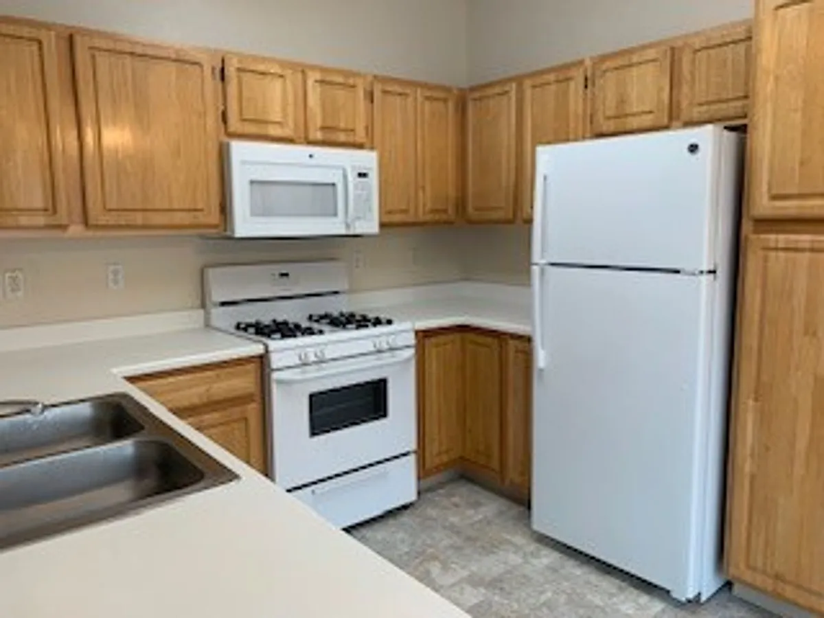 Building Photo - 1040 Opal St #101