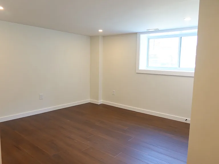 1220 Hollywood Ave #1 — Photo 9