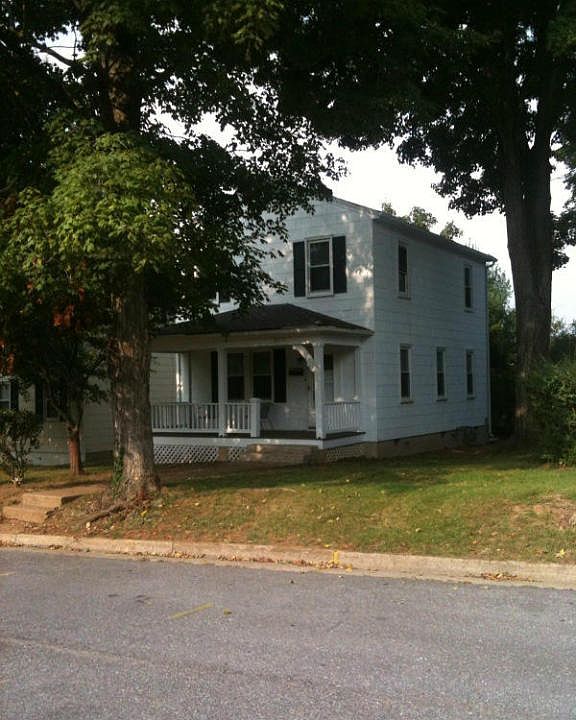 1st image of 2317 Oak Ave