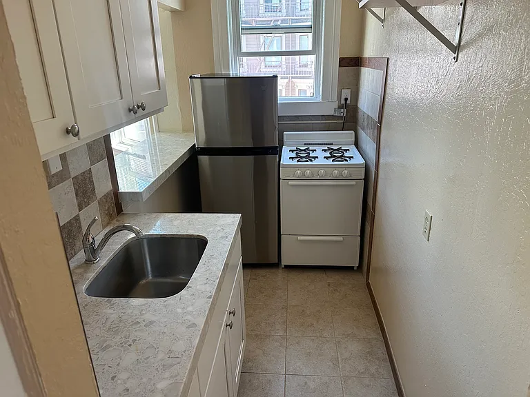 1501 Larkin St — Photo 13