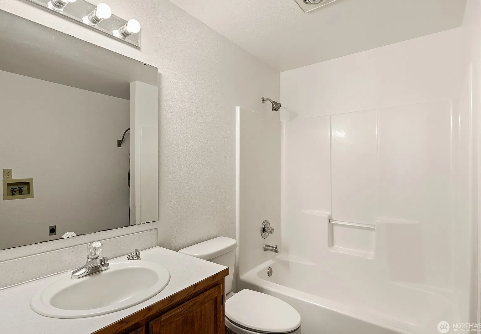 4 bed, 1328 sqft, $2,800 — Photo 3