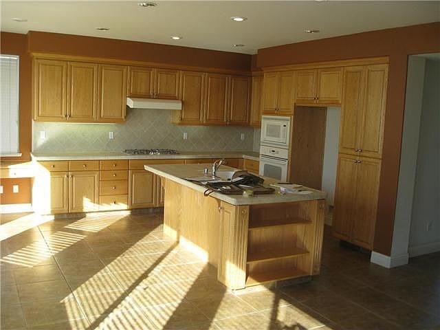 2nd image of 1728 Victoria Dr