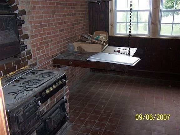 Table without legs! Hangs from chain!