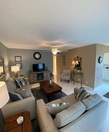 4th image of 72 Newport Ct #D-72b