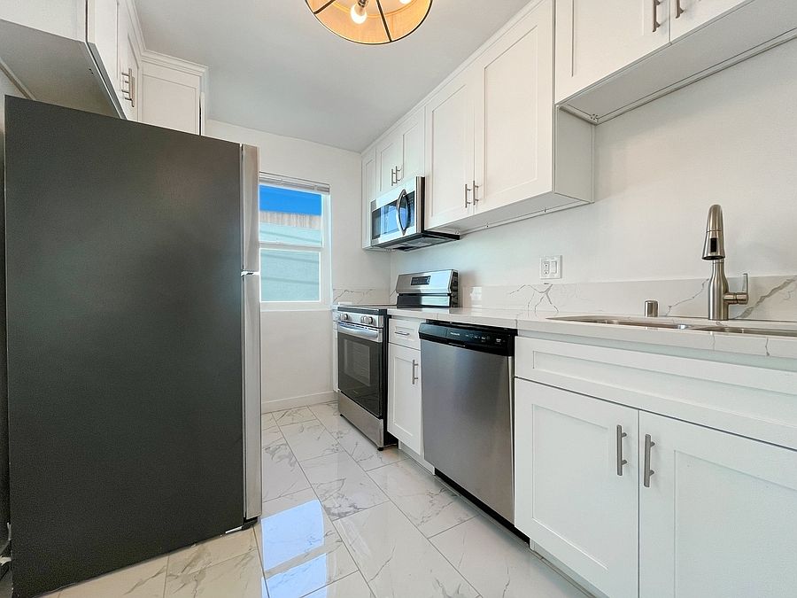 1st image of 418 S Palm Dr APT 4