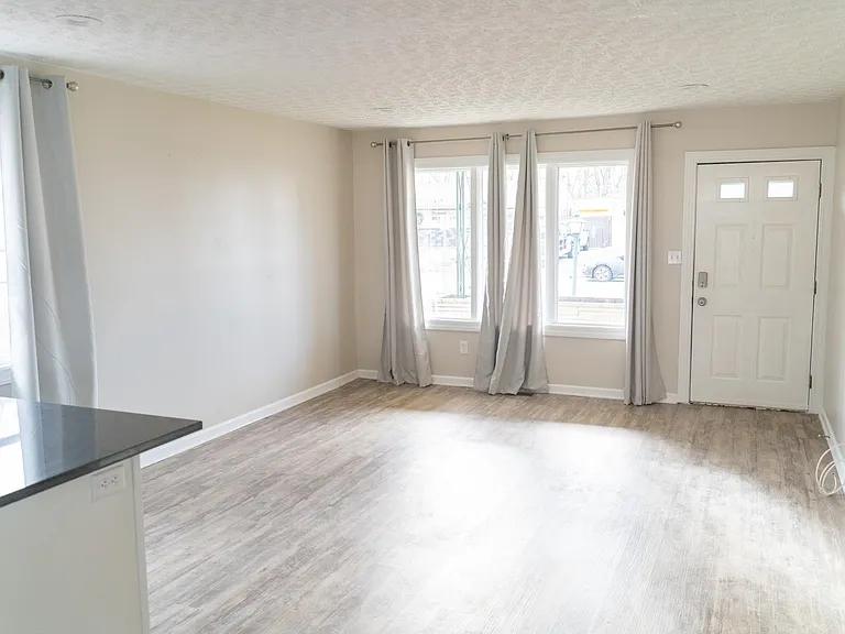 4340 Maplegrove Dr — Photo 3