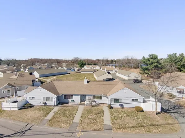 54 Mitchell Dr Unit 54, Chicopee, MA 01022