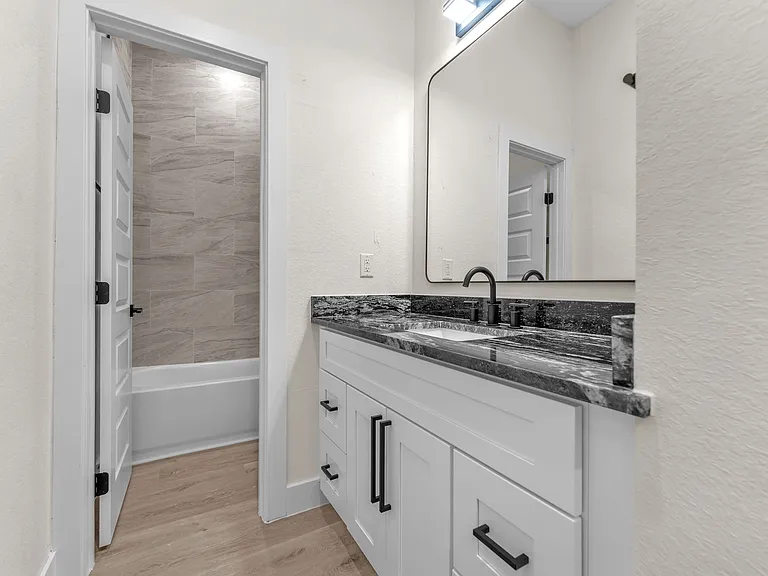 110 Webb St #201 — Photo 20