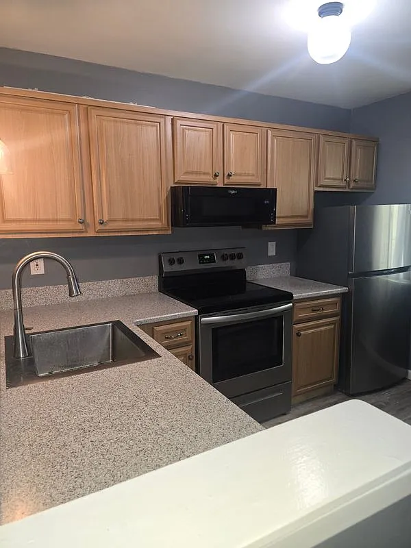 Building Photo - 3699 Broadbridge Ave #101