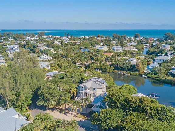 2nd image of 714 Jacaranda Rd