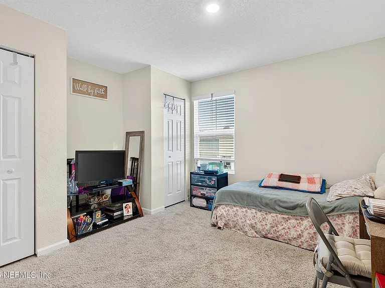 12784 Veterans Ct — Photo 10