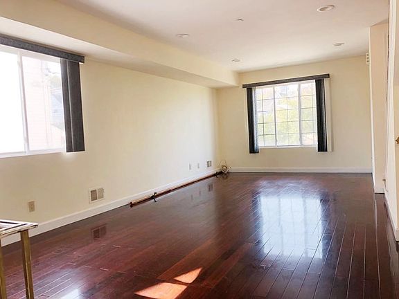 3rd image of 8 Townsend Ave