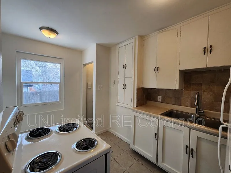 2 bed, 1.0 bath, 1194 sqft, $1,995 — Photo 3