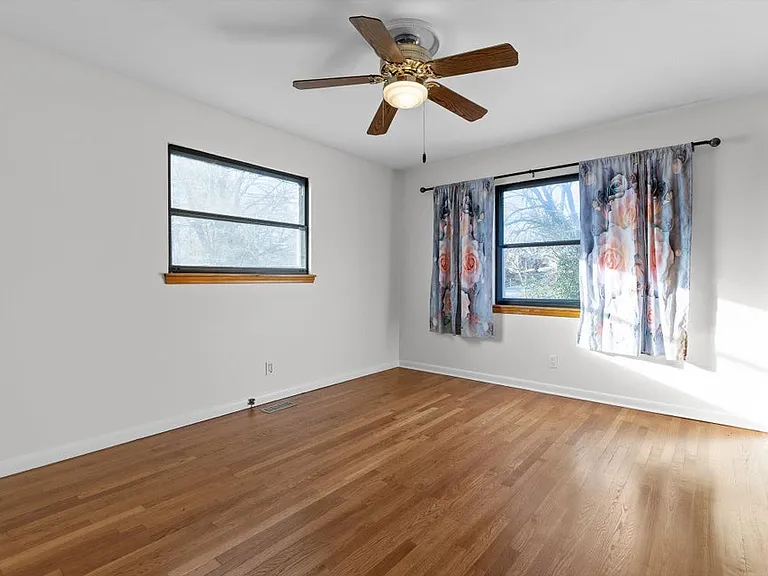 517 Randall St — Photo 22
