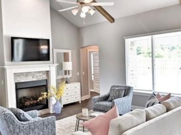 2nd image of 2913 Bitterroot Rd