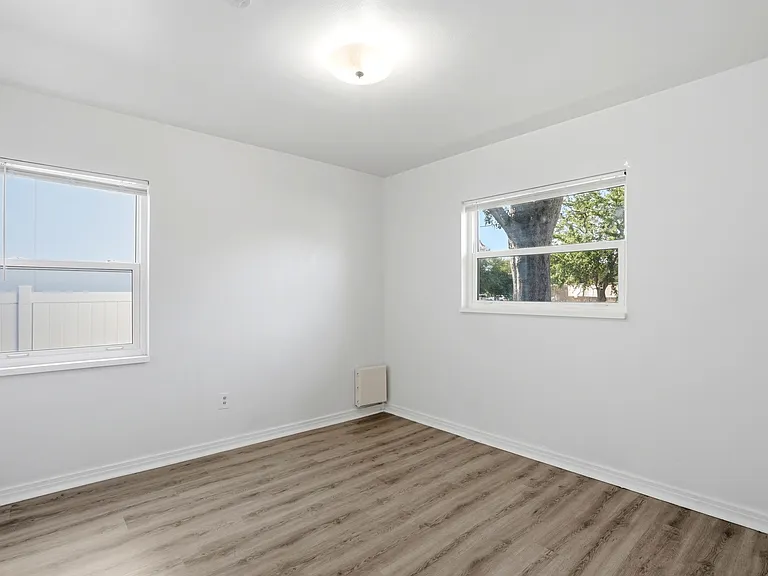 4004 W Watrous Ave — Photo 6