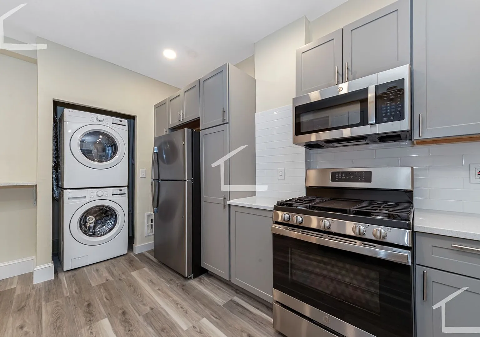 Just reduced! 3-bed, 1-bath Brighton Apt with W/D Avail 9/1 — Photo 1
