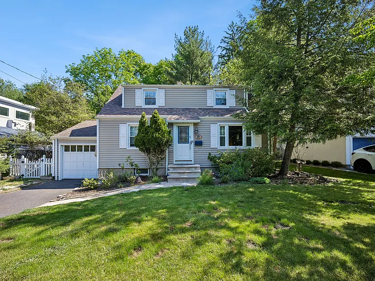 59 Delmar Ave — Photo 1
