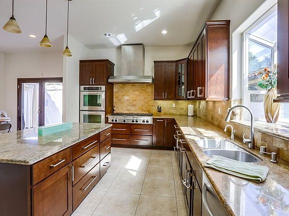 5th image of 12525 Miranda St