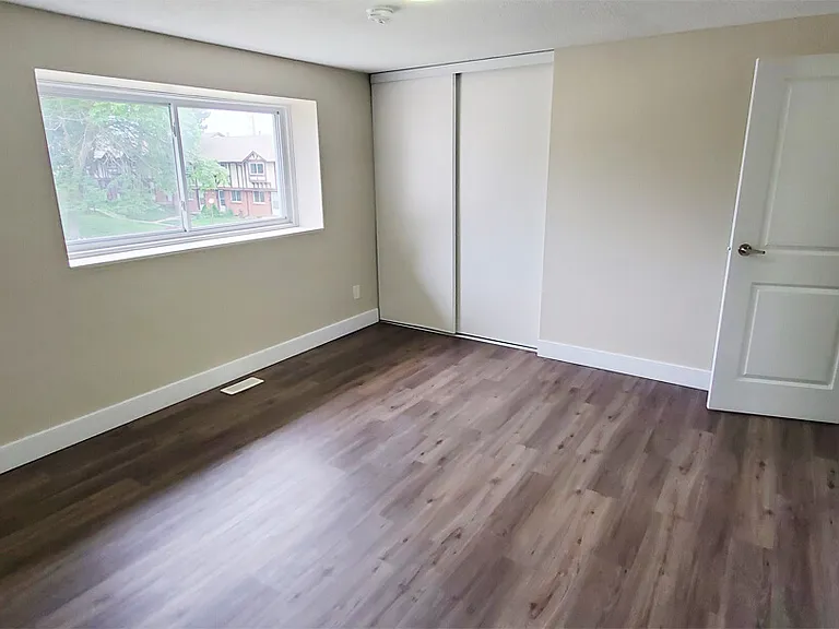 33 Berkley Dr — Photo 16