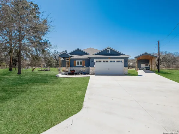 105 Oak Garden, La Vernia, TX 78121