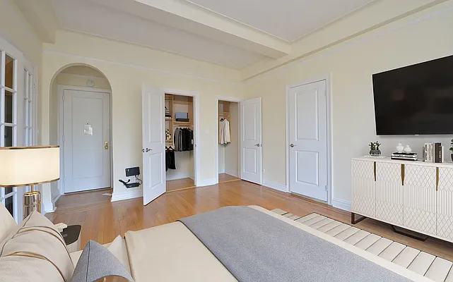 Rented by Manhattan Realty Group | media 3