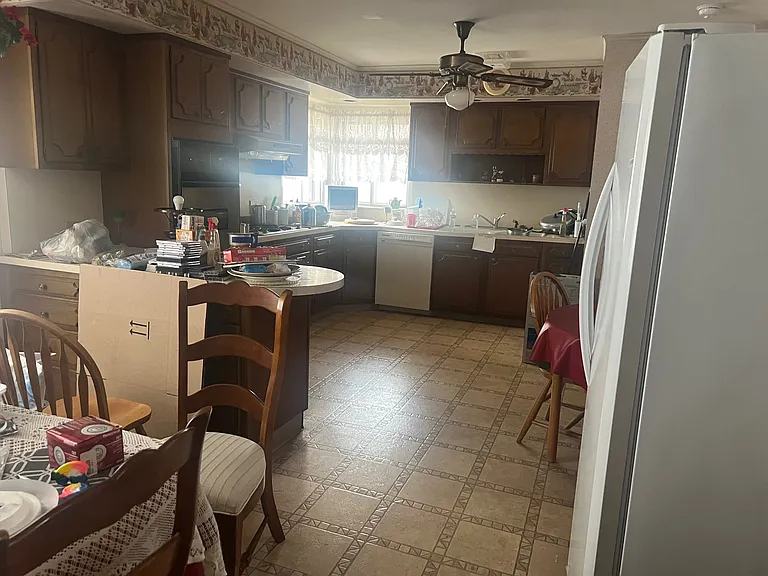 1414 Manor Ln #B — Photo 3