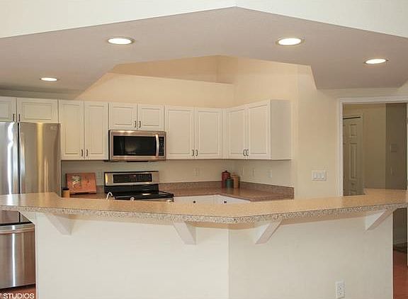 4th image of 306 NE 20th St