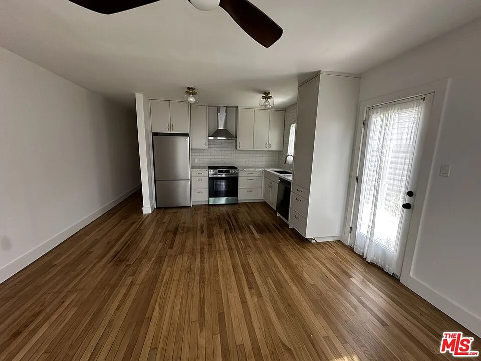 2 bed, 1.0 bath, 800 sqft, $4,000 — Photo 4