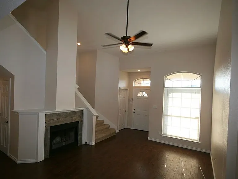 1505 Quarry Dr — Photo 3