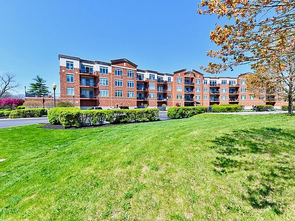 3rd image of 20971 Shoreline Ct APT 302