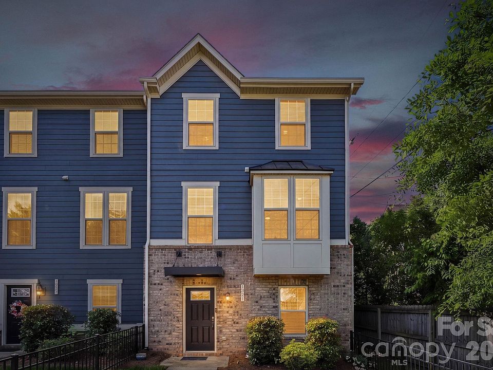 1st image of 1221 Queen Lyon Ct