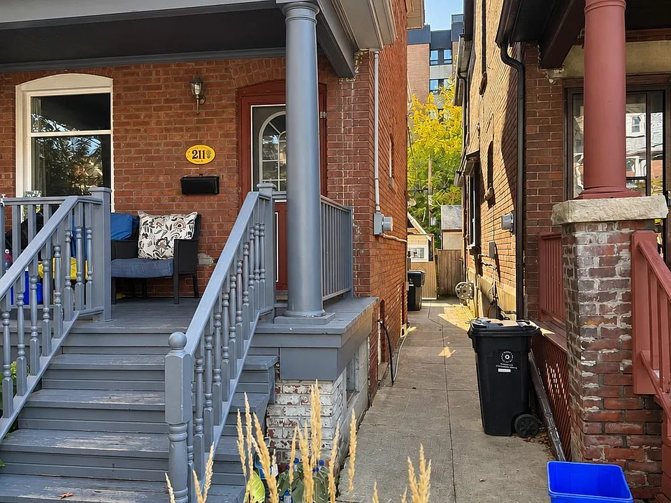 211 Melita Ave #LOWER