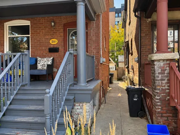 211 Melita Ave, Toronto, ON M6G 2A1