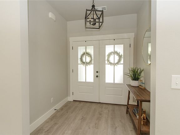 5th image of 117 Brenda Ave