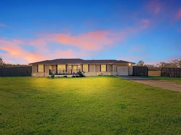 615 N 4th St, Wills Point, TX 75169